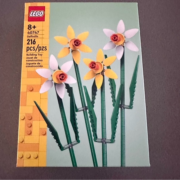 LEGO Daffodils 40747 | Botanical Collection | 216 pcs | NIB - Picture 2 of 5